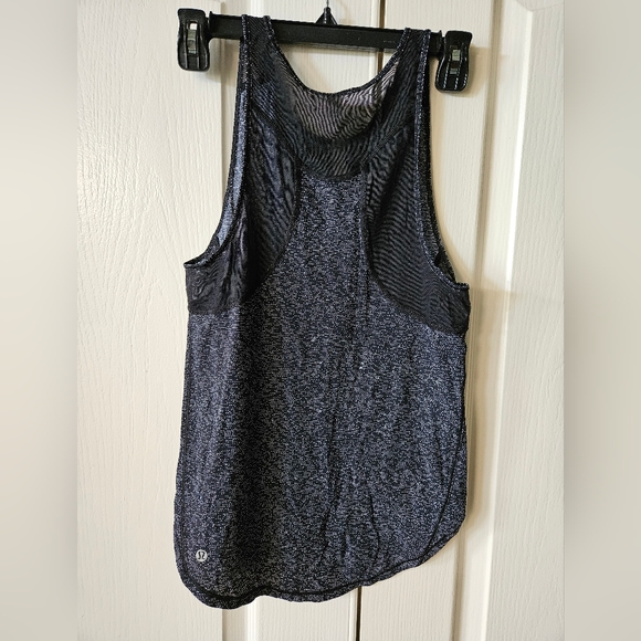 Lululemon black with white dotted sculpt tank size 2 - Picture 2 of 3